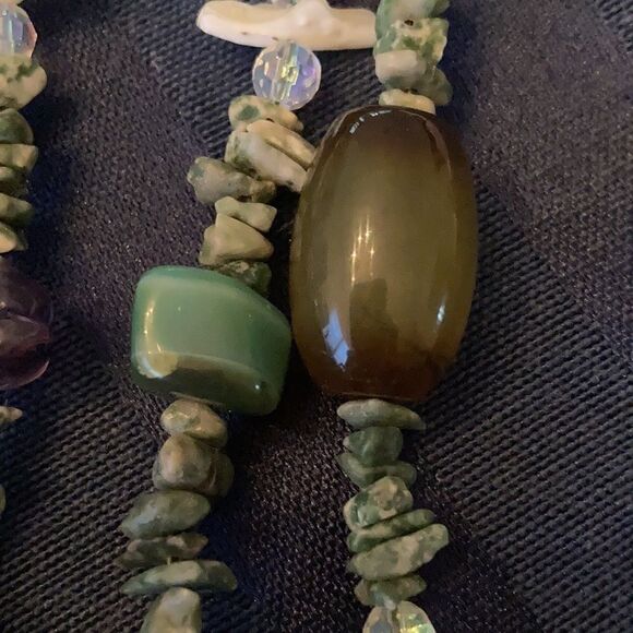 Vintage double strand green shell and bead necklace EVC - Picture 3 of 5
